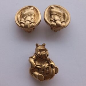 Vintage Winnie the Pooh earrings/brooch